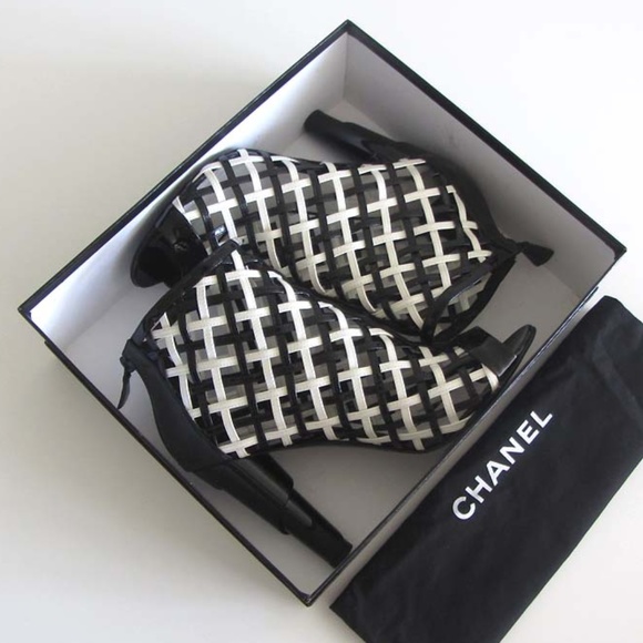 new CHANEL CC logo patent caged booties 41 / 11 US - Picture 7 of 8